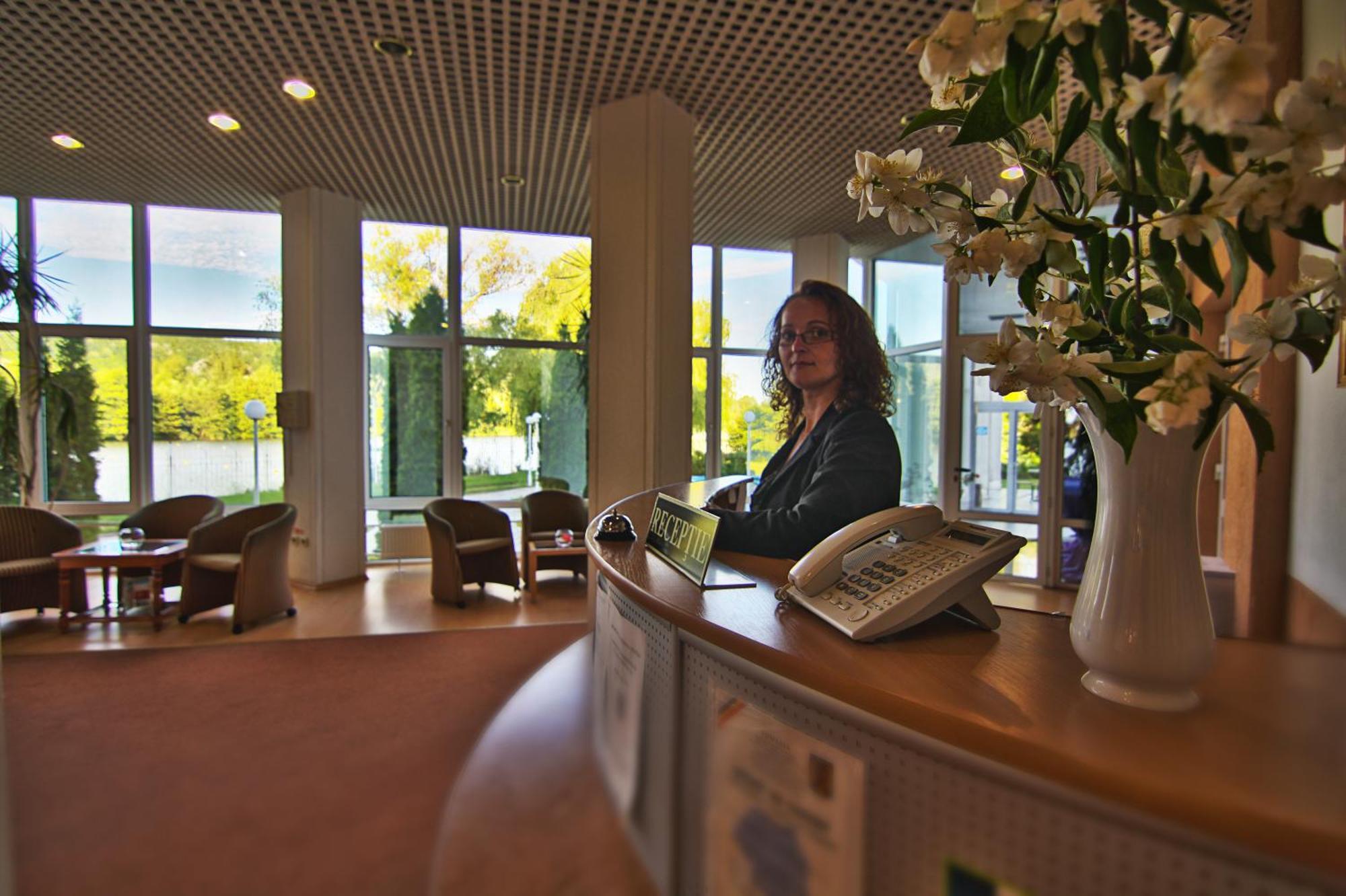 Hotel Star Pitesti Bagian luar foto